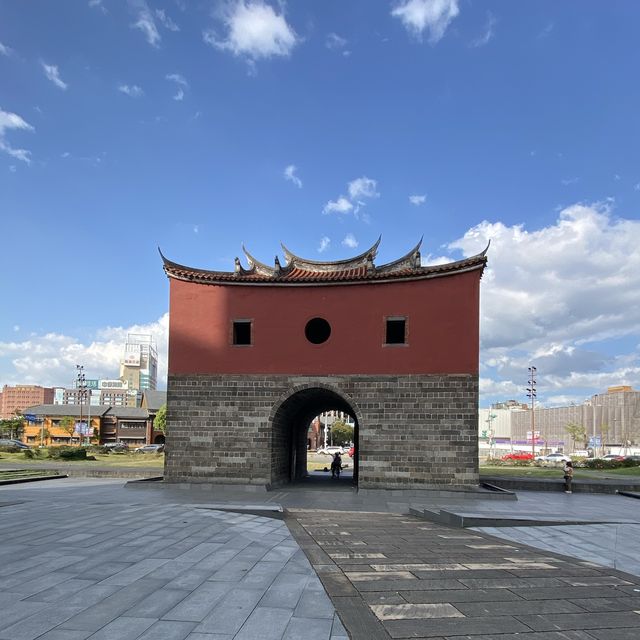 เดินไปชม Taipei North Gate กัน 🚶🏻♂️ เดินไปชม Taipei North Gate กัน 🚶🏻♂️