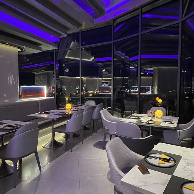 泰國芭提雅｜新開太空主題酒店頂樓嘅酒吧餐廳🇹🇭