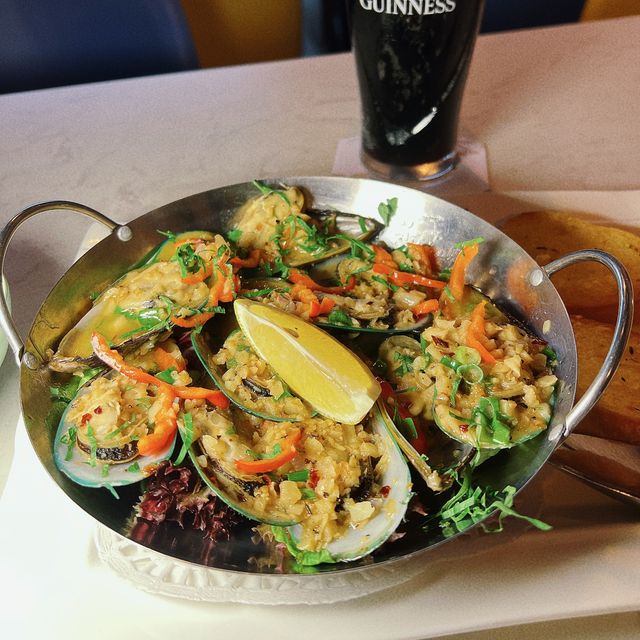 《食在東涌海堤灣畔 💓優閒渡假風OUZO BAR 》