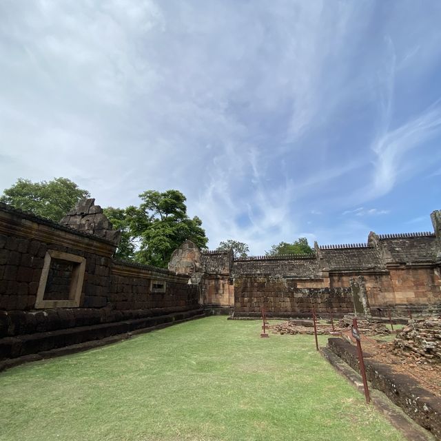 อุทยาน ปราสาทหินพนมรุ้ง 🏰