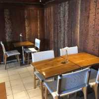 來峇里島「十大必吃餐廳」之一，喝杯新鮮果汁冰沙，大杯爽快：Warung Mina Legian