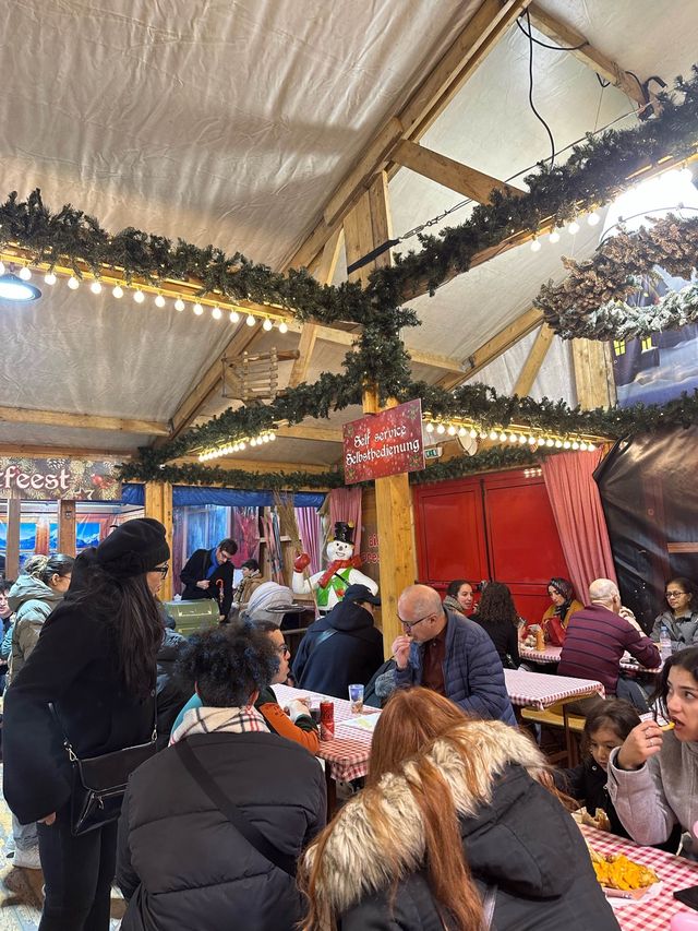 따뜻한 느낌이 물씬나는 뛸르히 크리스마스마켓🎄