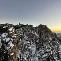 黄山を見ずして山を見たと言うなかれ。高圧的ですが納得です