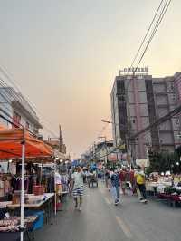ถนนคนเดินวัวลาย ไม่มีวัว แต่มีของกินเยอะมากก
