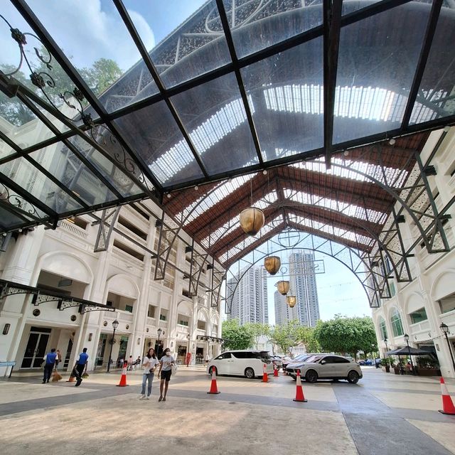 ⚓️ Shopping by the Sea: Straits Quay