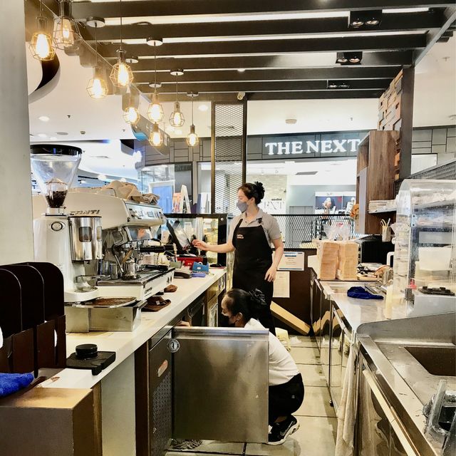 กาแฟหอมนุ่ม กับฟองนมเนื้อละเอียด ที่ Coffee World กาแฟหอมนุ่ม กับฟองนมเนื้อละเอียด ที่ Coffee World