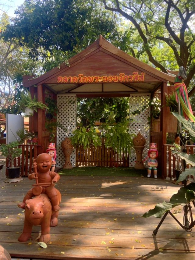 ตลาดต้องชม วัดพระนอนจักรสีห์วรวิหาร 