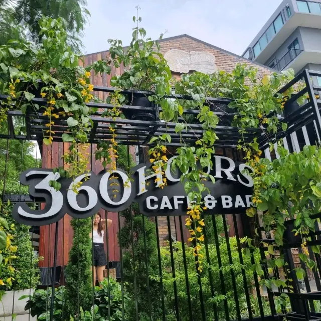 360 Hours Cafe & Bar