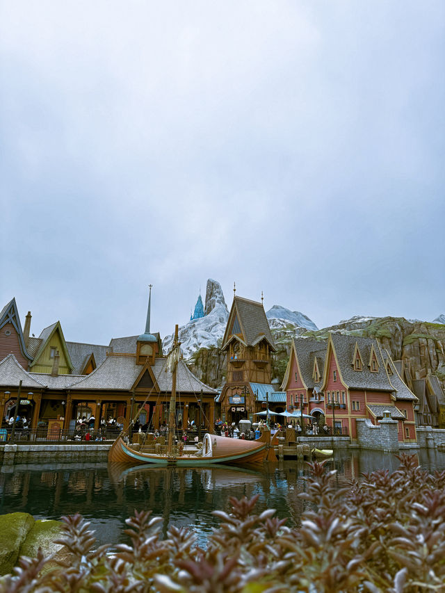 World of FROZEN Hong Kong Disneyland
