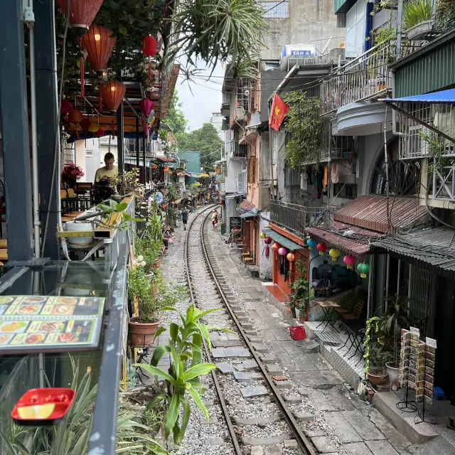 ทางรถไฟฮานอย Hanoi Train Street