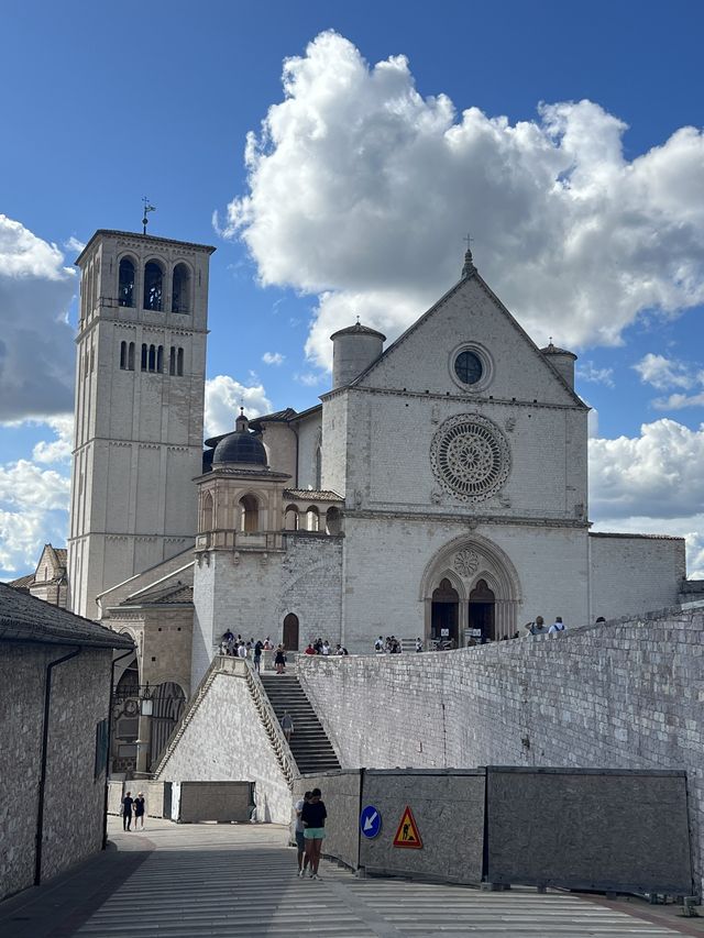이탈리아는 소도시도 매력적인 곳 !!🇮🇹 Assisi