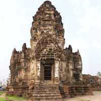 📢 Adventure in Lopburi: Monkey Temples, Historical Ruins, and Cultural Heritage! 🐒🏰 