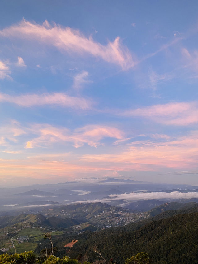 🇲🇾 Sunrise Majesty: A Hike up Maragang Hill, Sabah