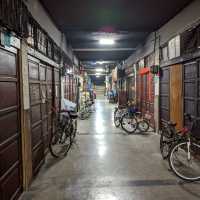菜市場二樓的神秘小天地，滿滿港式復古風：秘氏咖啡