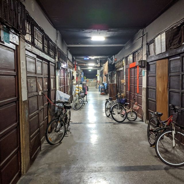 菜市場二樓的神秘小天地，滿滿港式復古風：秘氏咖啡