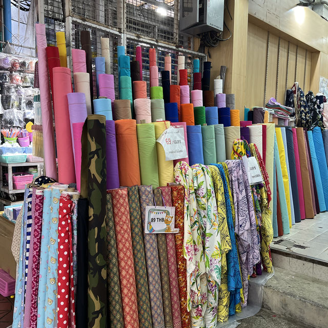 방콕 차이나타운의 대형 로컬 시장, Sampheng Market