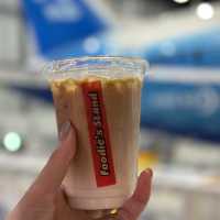 飛行機を眺めながらいただく🍽️美味しいパンケーキ☁️