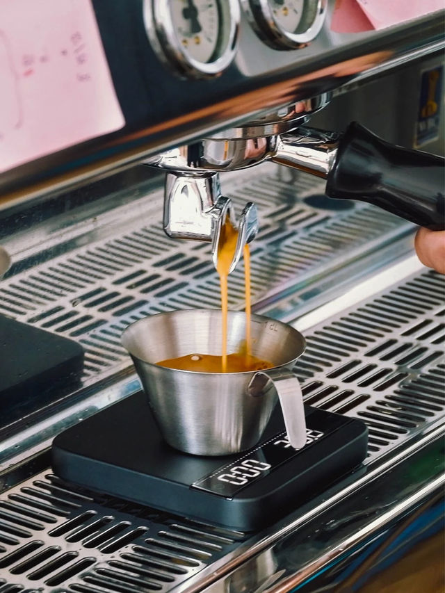 🍵 RONIN COFFEE เป็นคาเฟ่ที่น่าสนใจในย่านลาดพร้าว 