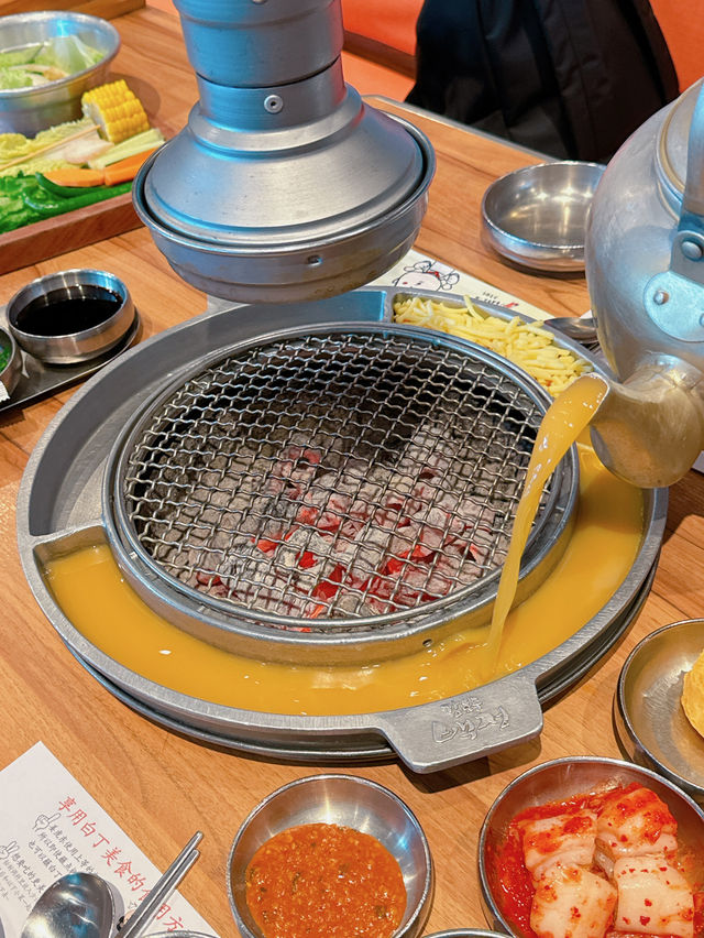 講起深圳烤活鰻魚專門店，最近試咗🌟姜虎東白丁烤肉🌟餐廳裝修走韓風路線🇰🇷搭配埋另一主打烤肉🍖🍗食物夠哂豐富，即刻介紹俾大家👏🏻👏🏻