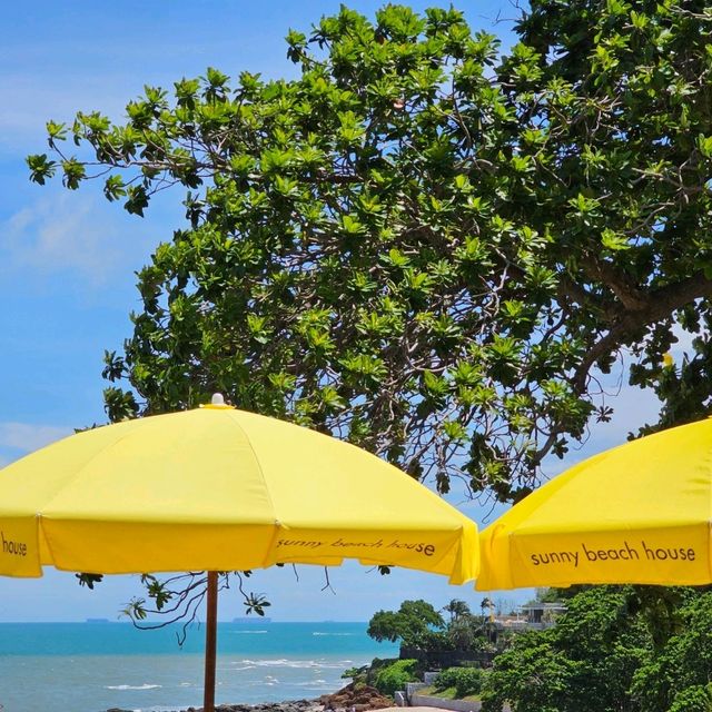 คาเฟ่สุดฮิตติดทะเล Sunny Beach House พัทยา