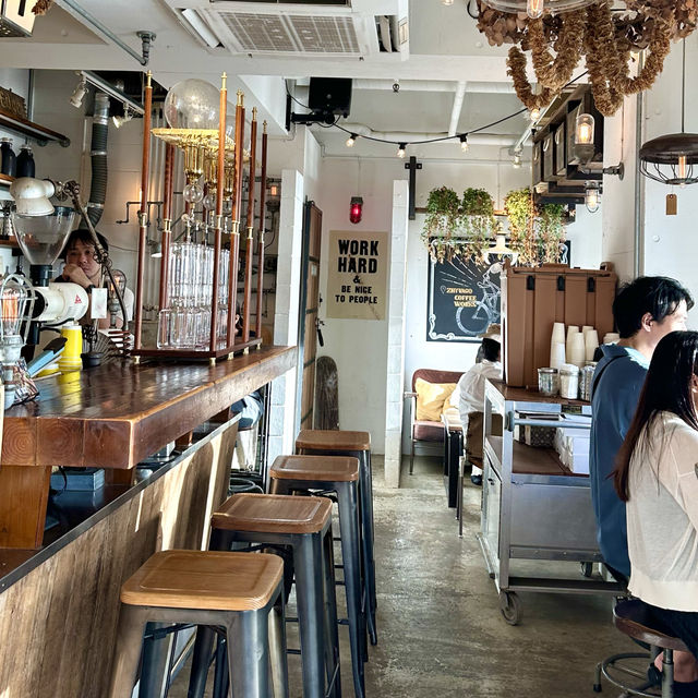 📍ZHYVAGO COFFEE WORKS OKINAWA 