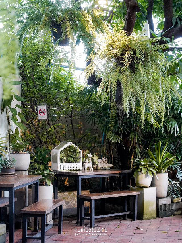 🦌 Little Hideout ร้านที่ขนมเค้กน่ารักมาก