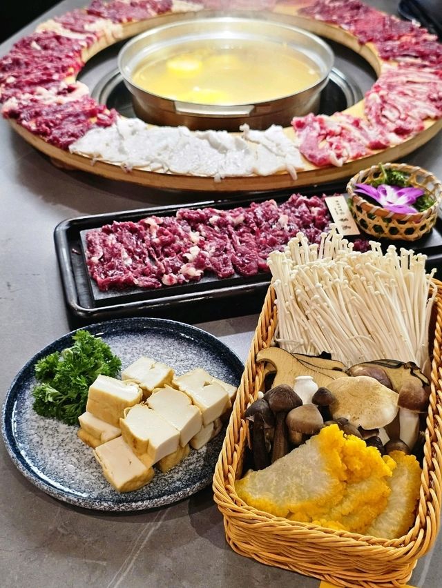 📍 深圳必吃！就犟金絲皇菊牛骨湯牛肉火鍋🍲