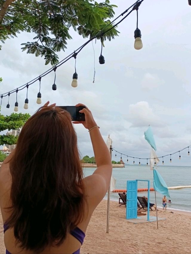 รีสอร์ทสระว่ายน้ำสวยติดชายหาด
