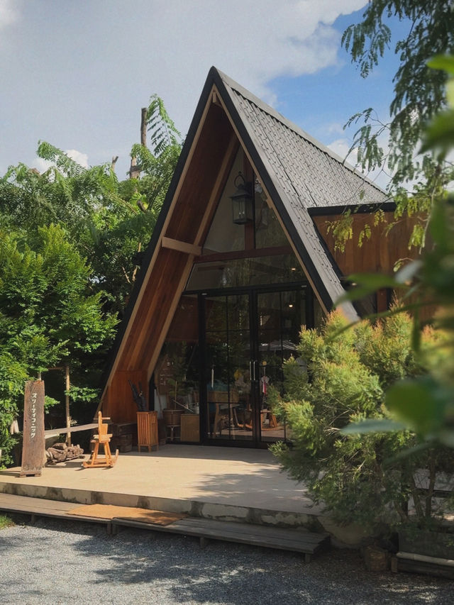 THREE ICONIC คาเฟ่ปทุมธานีฟิลแจแปน 🤎🧺🧸. 🌳 🍵
