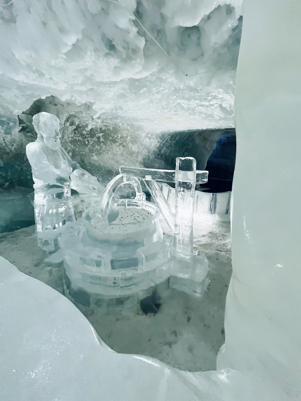 氷河を滑る 世界遺産の氷河を滑る : スイスアルプス便り