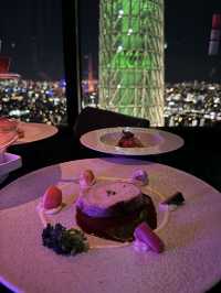 スカイツリーを眺めながら料理が楽しめるレストラン🍽️🌃