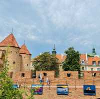 A city full of resilience and charm 🇵🇱😎👫