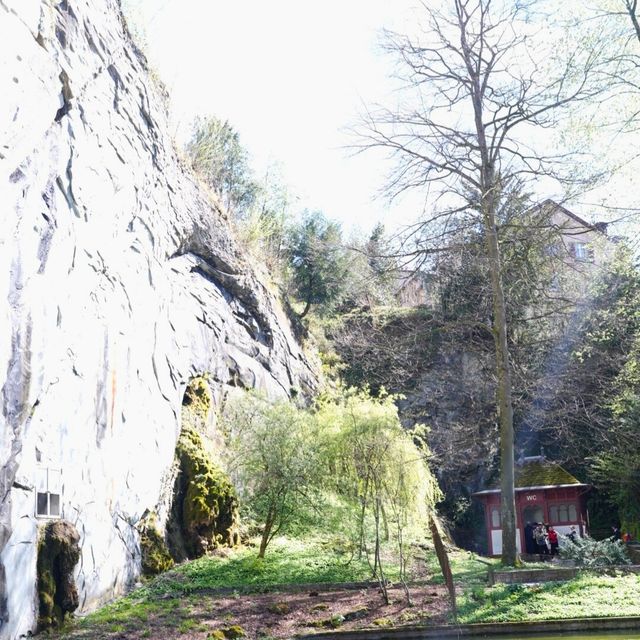 🦁 Lion Monument