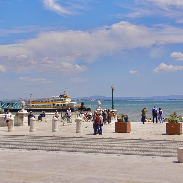 리스본에서 제일 큰 광장이자 호세1세 동상이 있는 명소 - Praça do Comércio