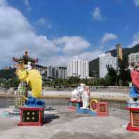 ไหว้ขอพรเจ้าแม่กวนอิมริมทะเลที่ Repulse Bay