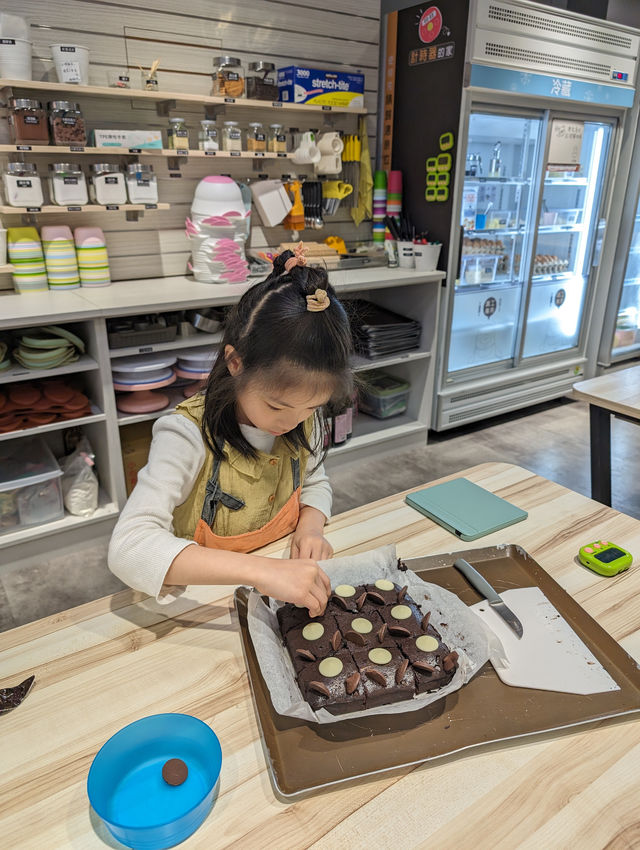 台北大安「Dough 動手玩」自己的🎂生日蛋糕自己做!