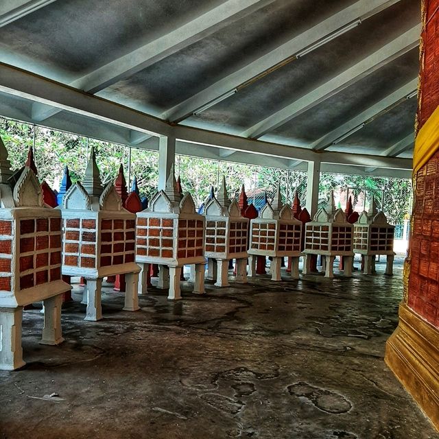 กราบสักการะของพรหลวงพ่อนาค