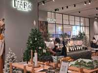 Festive Magic Awaits: Shop, Snack & Relax at Dark H&M Home 