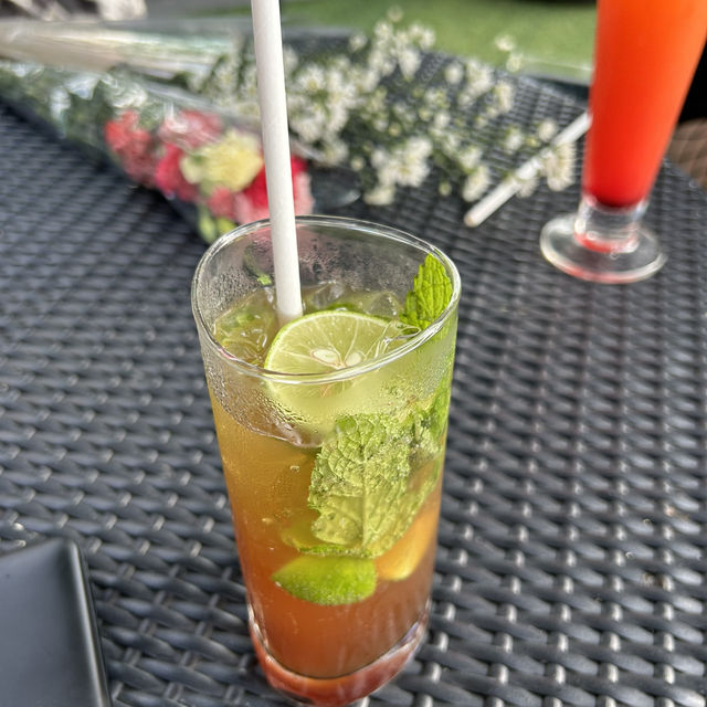 🍾 Rainforest Rooftop Bar 🌤️🍸