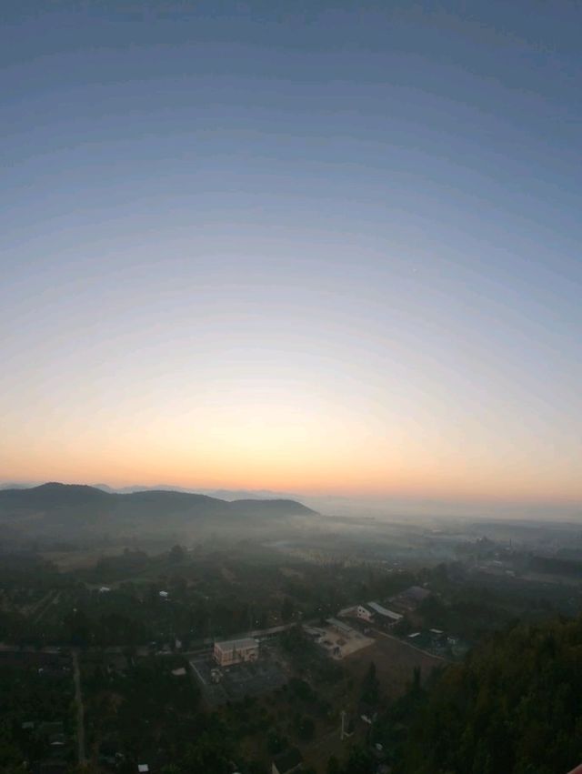 ที่เที่ยวลำพูน วัดพระพุทธบาทผาหนาม