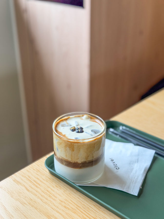 이색적인 복권 카페 ‘클로버’