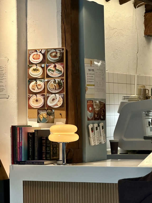 아름다운 인테리어와 ❄️한옥을 개조한 겨울 감성 성남 카페투어