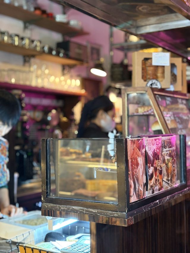 A Pink Rabbit + Bob ท่าเตียน