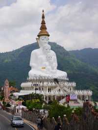 “วัดพระธาตุผาซ่อนแก้ว: อัญมณีแห่งขุนเขา ที่สายบุญต้