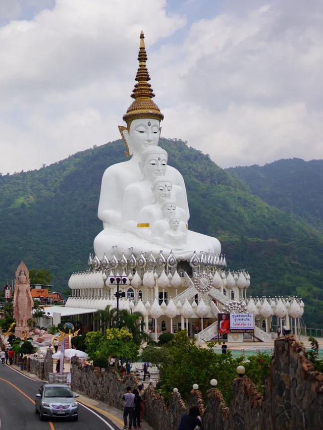 “วัดพระธาตุผาซ่อนแก้ว: อัญมณีแห่งขุนเขา ที่สายบุญต้