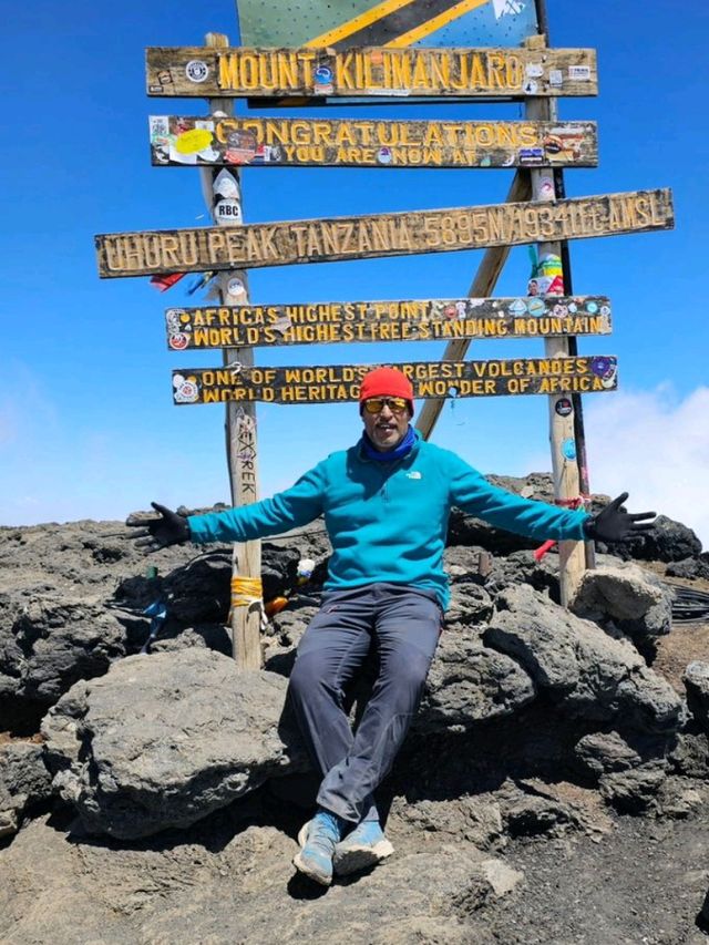 Skiing & Hiking in Uhuru Peak 🏔️