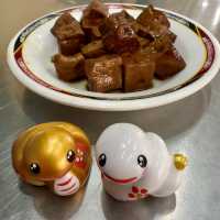高雄金城鴨肉麵專賣店.在大立百貨公司正對面.美食小吃值得推薦大家