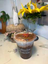 เฮือนน้อย Little house-coffee and bakery