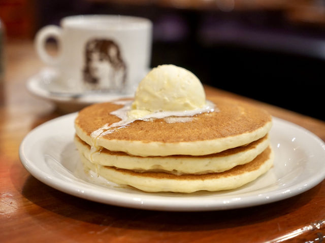 Fluffy Pancakes & Cozy Vibes at The Pancake Parlour