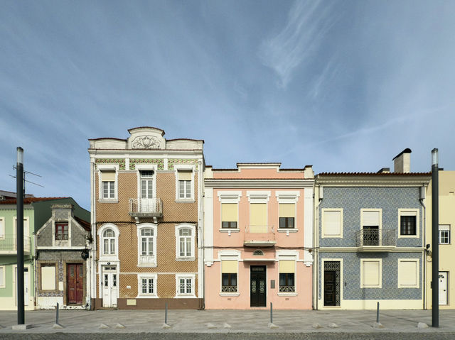 Is Aveiro worth a stop in between Porto and Lisbon?